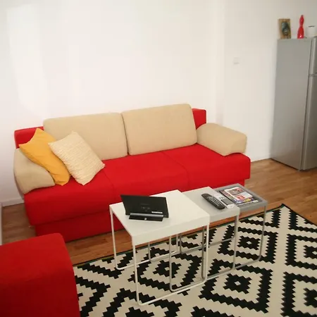 Central Apartment, One Bedroom, Four Guests דירה *