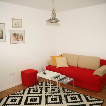 Central Apartment, One Bedroom, Four Guests דירה